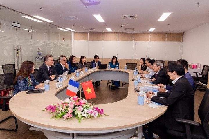 Đoàn công tác Bảo hiểm xã hội Việt Nam thăm và làm việc tại nhà máy Sanofi - 1