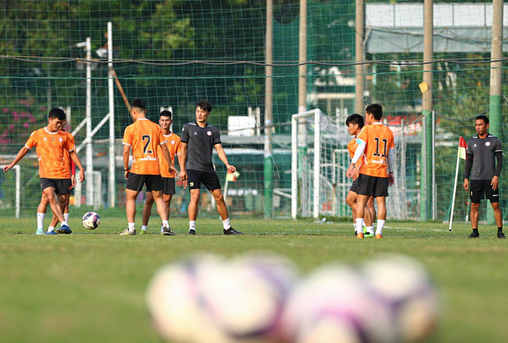 Bất đồng 'tiền lót tay' ở CLB TP.HCM - 2