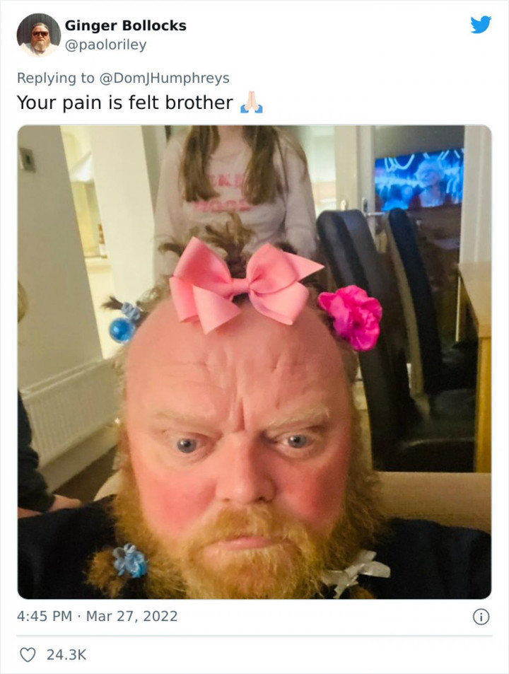 Loạt ảnh hài hước các ông bố 'chịu trận' để con gái trang điểm - 2