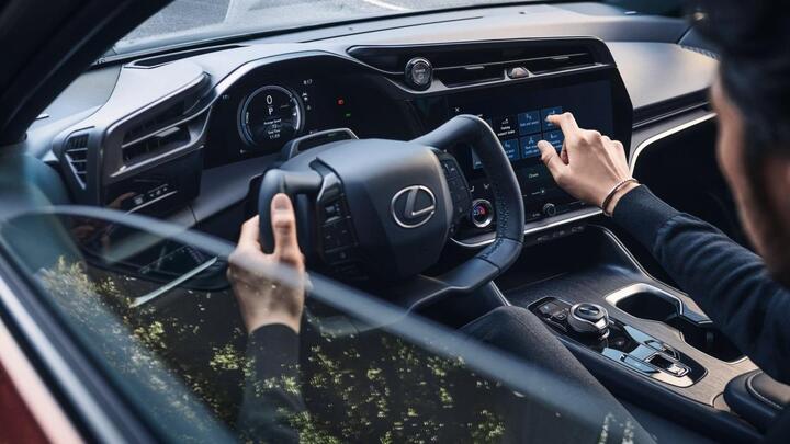 Lexus RZ 450e 2023 hé lộ hình ảnh ngoại thất - 5