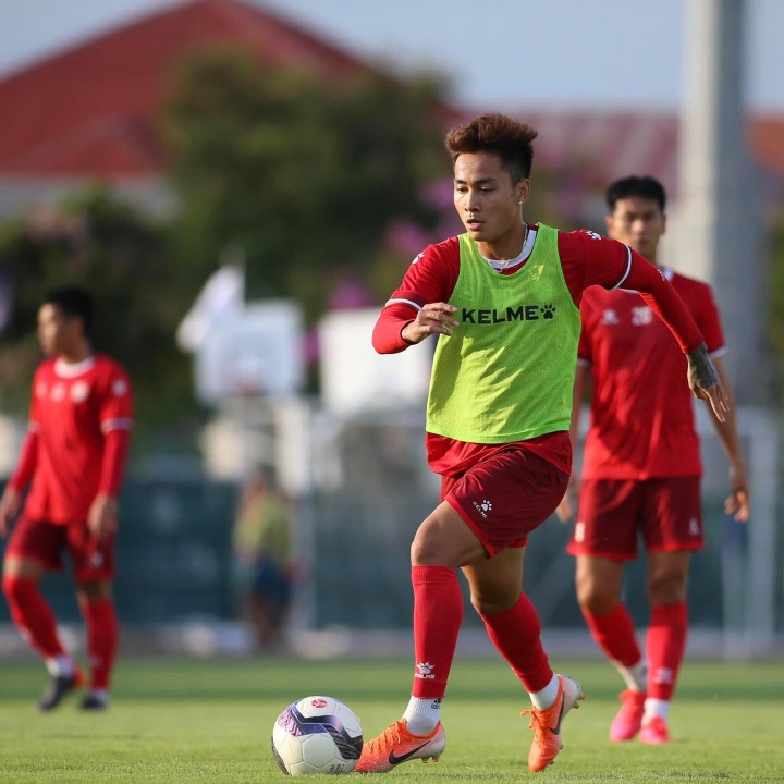 Cầu thủ tiếp tục bỏ tập, lãnh đạo CLB TP.HCM tuyên bố sẽ kỷ luật - 1