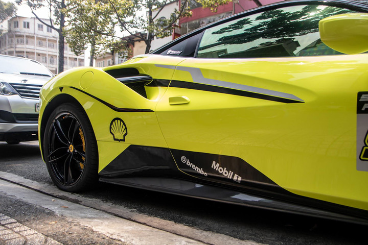 Ferrari 488 GTB ảnh 9 Ferrari 488 GTB làm mới theo phong cách xe đua tại TP.HCM - 9