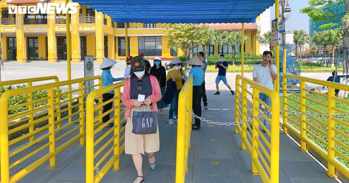 Du khách đi nghỉ lễ Giỗ Tổ Hùng Vương, cảng tàu du lịch Hạ Long hết 'ngủ đông' - 8