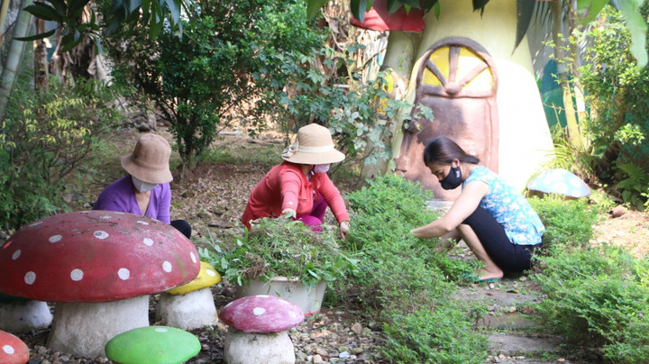 Trường mầm non Hà Nội tất bật dọn dẹp sẵn sàng cho 'ngày hội đón trẻ' - 9