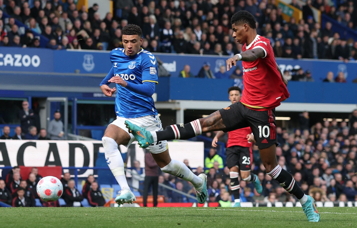 Trực tiếp bóng đá Everton 1-0 Man Utd: Maguire phản lưới nhà - 1