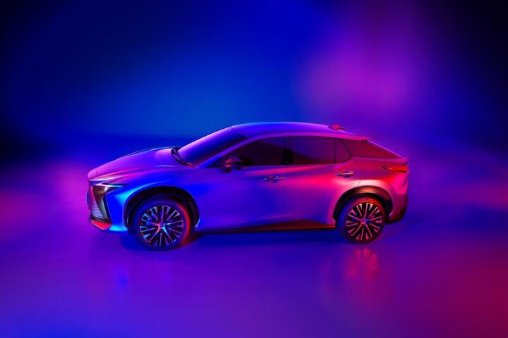 Lexus RZ 450e 2023 hé lộ hình ảnh ngoại thất - 8