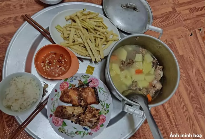 Bạn trai nhìn thấy mâm cơm người yêu vừa dọn lên liền nổi giận đòi chia tay - 2