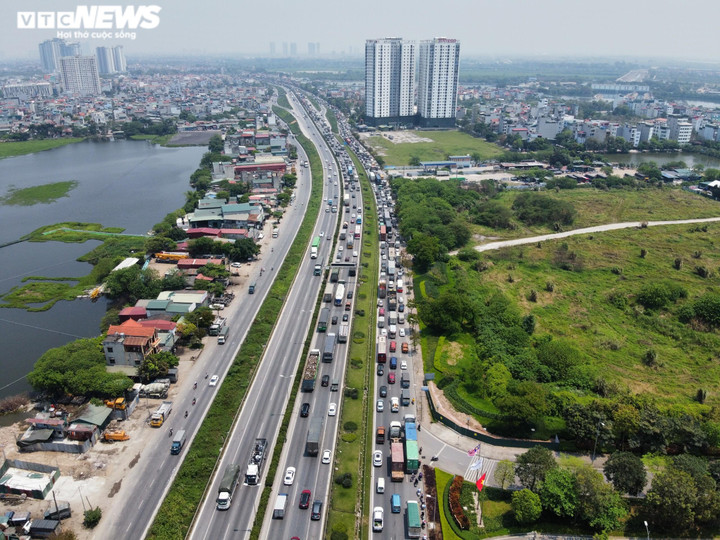  Ùn tắc kéo dài ở cửa ngõ Hà Nội trong ngày đầu nghỉ lễ Giỗ Tổ Hùng Vương - 3