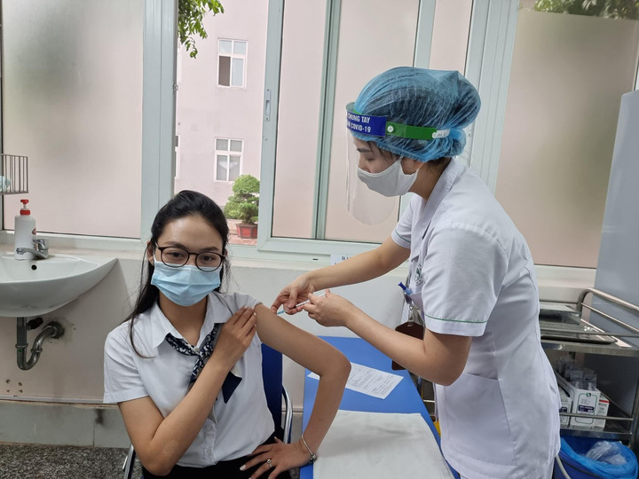 F0 giảm mạnh, tỷ lệ tiêm vaccine cao, Hà Nội đã đạt miễn dịch cộng đồng? - 2