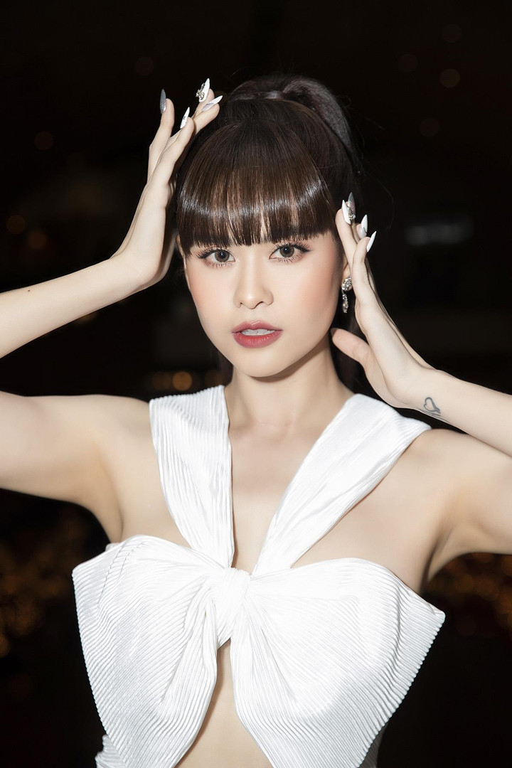 Diện đầm trắng tuyệt đẹp, Trương Quỳnh Anh trẻ măng như mới 20 tuổi - 3