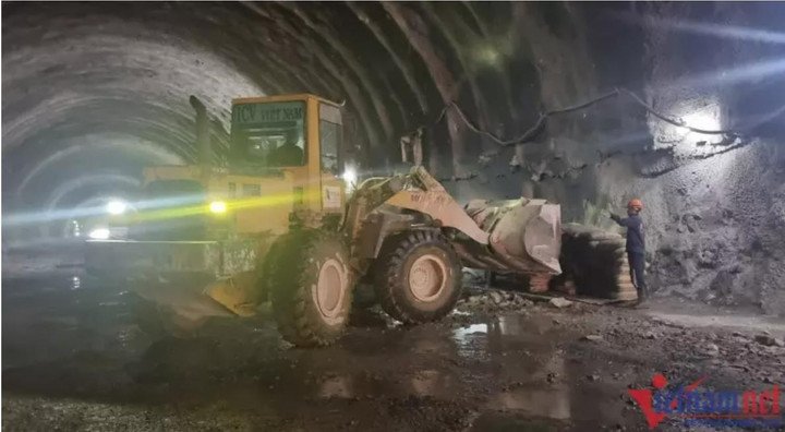 Thông hầm chui cao tốc Bắc - Nam, trăm công nhân không nghỉ lễ giỗ Tổ - 11