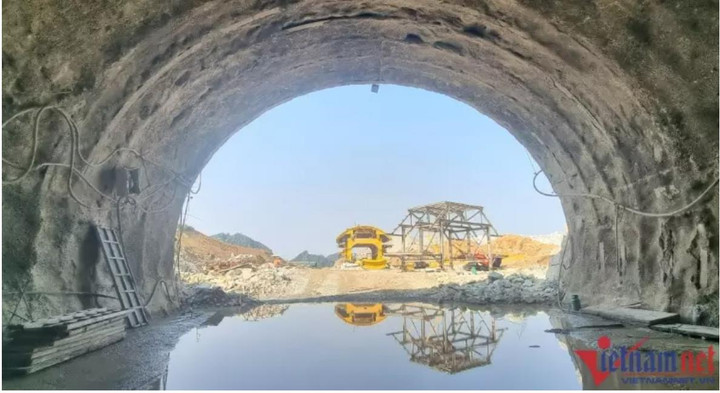 Thông hầm chui cao tốc Bắc - Nam, trăm công nhân không nghỉ lễ giỗ Tổ - 12