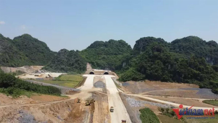 Thông hầm chui cao tốc Bắc - Nam, trăm công nhân không nghỉ lễ giỗ Tổ - 2