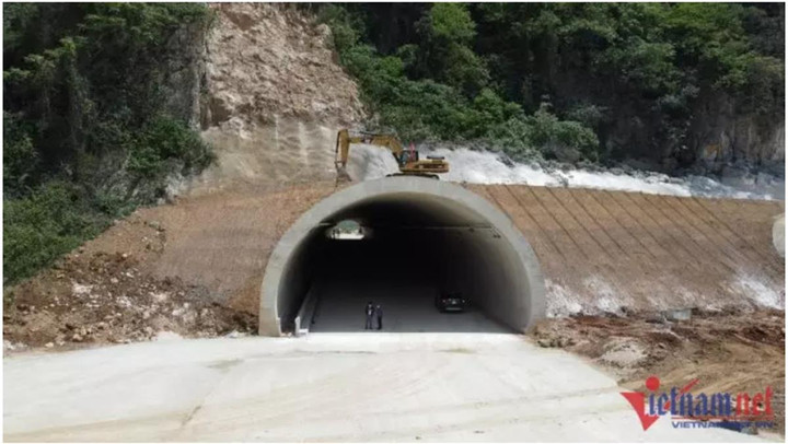 Thông hầm chui cao tốc Bắc - Nam, trăm công nhân không nghỉ lễ giỗ Tổ - 3