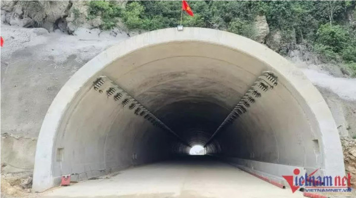 Thông hầm chui cao tốc Bắc - Nam, trăm công nhân không nghỉ lễ giỗ Tổ - 5