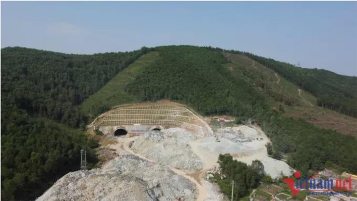 Thông hầm chui cao tốc Bắc - Nam, trăm công nhân không nghỉ lễ giỗ Tổ - 7