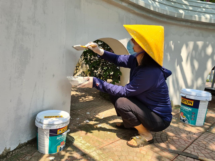 Trường mầm non Hà Nội tất bật dọn dẹp sẵn sàng cho 'ngày hội đón trẻ' - 15