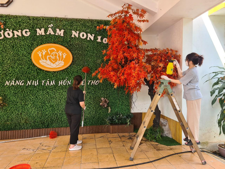 Trường mầm non Hà Nội tất bật dọn dẹp sẵn sàng cho 'ngày hội đón trẻ' - 12