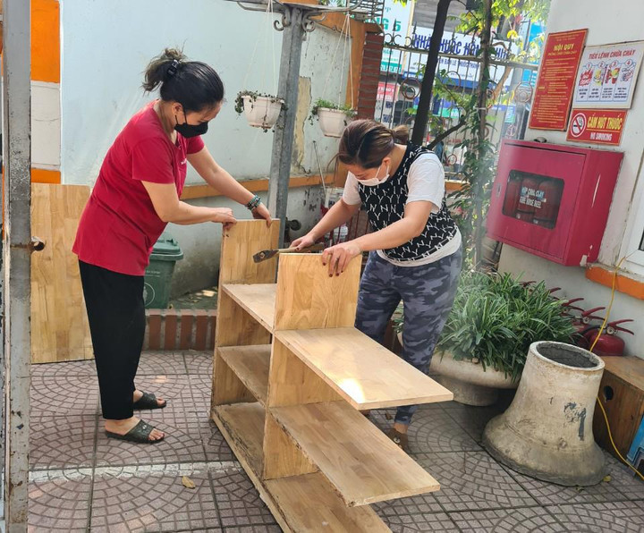 Trường mầm non Hà Nội tất bật dọn dẹp sẵn sàng cho 'ngày hội đón trẻ' - 13