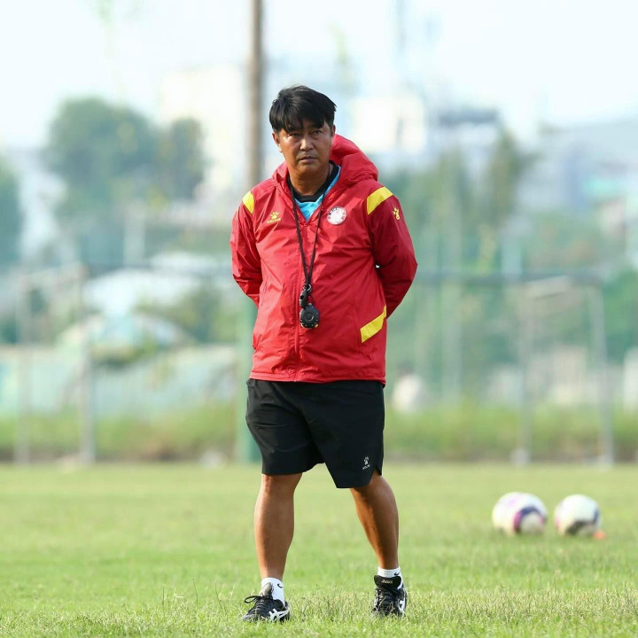 HLV Trần Minh Chiến lên tiếng về nhóm cầu thủ bỏ tập - 1