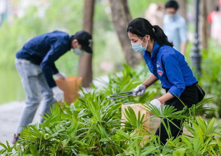 Ảnh: Đường phố Hà Nội vắng lặng trong ngày Giỗ Tổ - 9