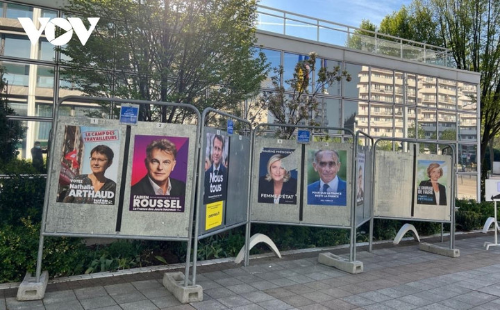 Cử tri Pháp bắt đầu bỏ phiếu vòng 1 bầu Tổng thống - 1