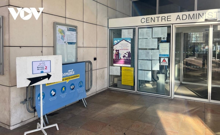 Cử tri Pháp bắt đầu bỏ phiếu vòng 1 bầu Tổng thống - 2