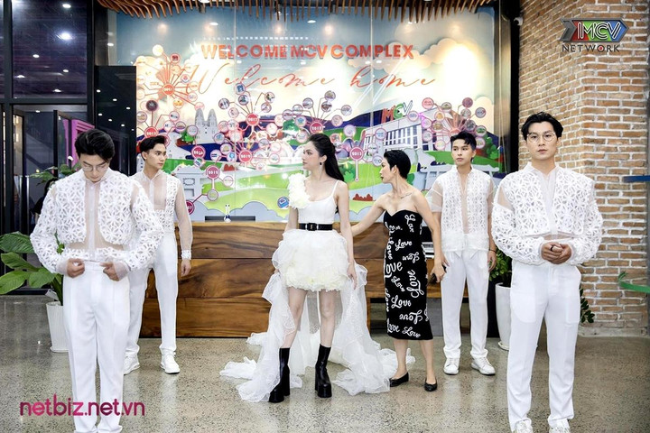 Màn tái xuất cực đỉnh của Hương Giang sau thời gian vắng bóng - 4