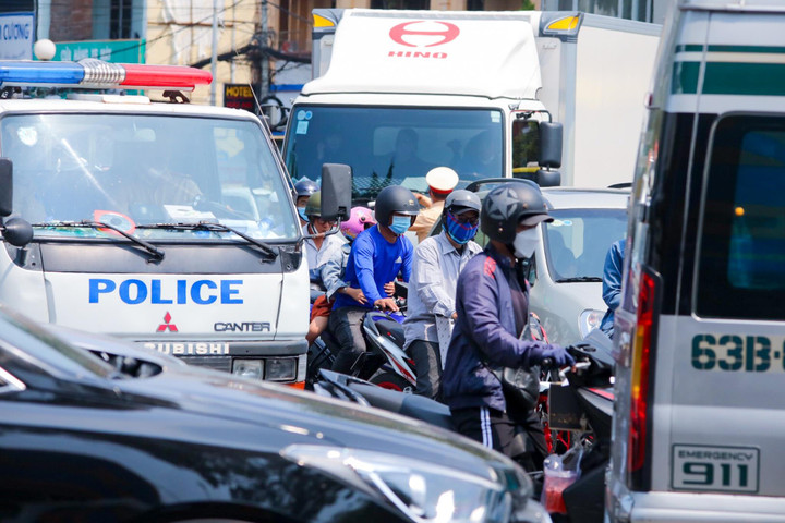 Kẹt xe dài cả km ở trung tâm TP Vũng Tàu - 7