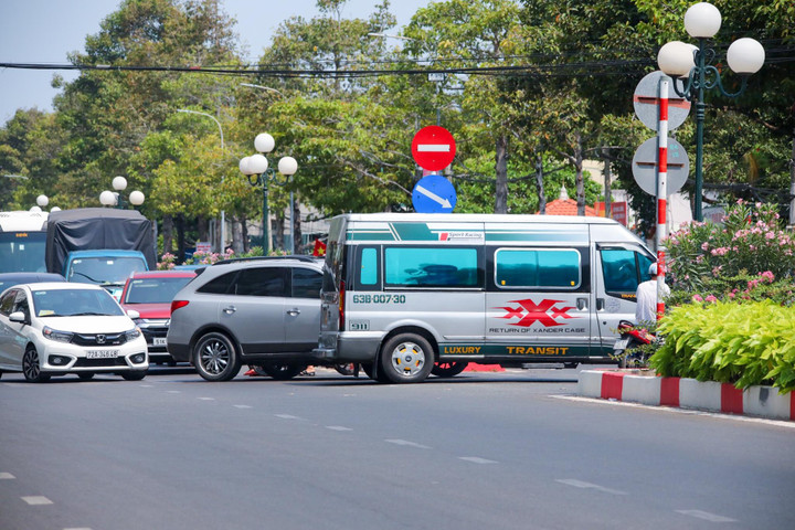 Kẹt xe dài cả km ở trung tâm TP Vũng Tàu - 8