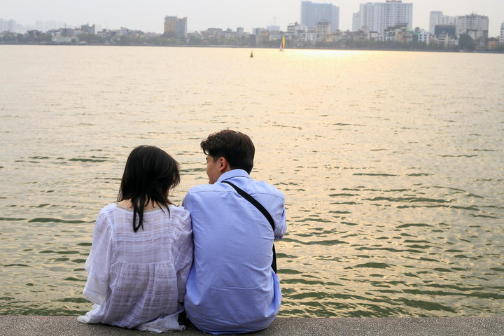 Hà Nội: Cà phê ven hồ kín chỗ dịp giỗ Tổ - 9