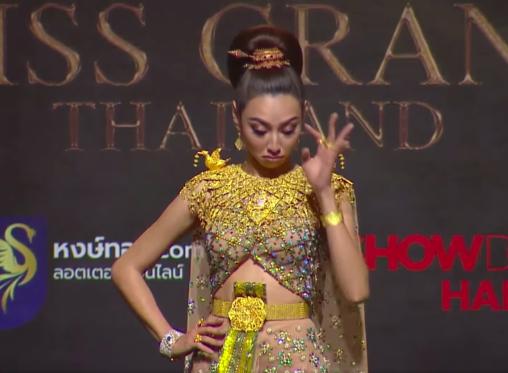 Hoa hậu Thuỳ Tiên mặc váy dát vàng, đeo trang sức trị giá gần 24 tỷ đồng - 6