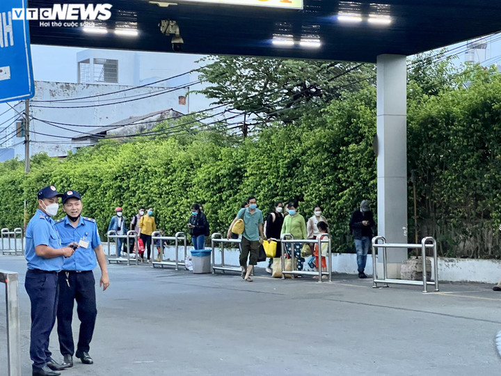 Cửa ngõ phía Tây TP.HCM thông thoáng ngày cuối kỳ nghỉ lễ - 10