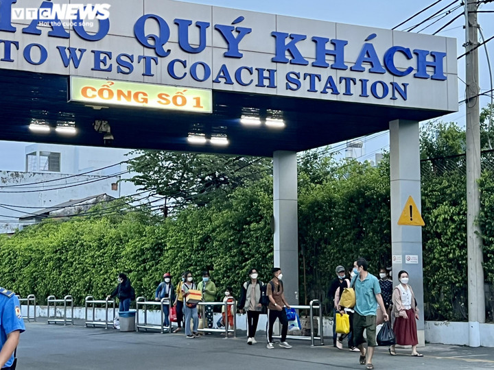 Cửa ngõ phía Tây TP.HCM thông thoáng ngày cuối kỳ nghỉ lễ - 12