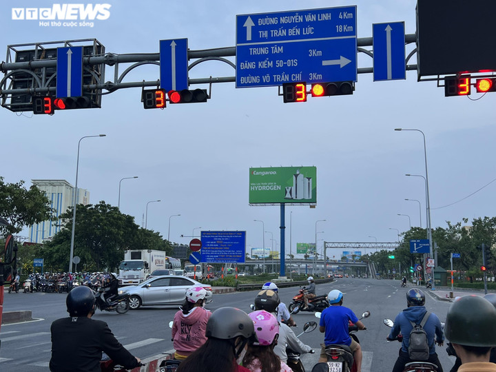 Cửa ngõ phía Tây TP.HCM thông thoáng ngày cuối kỳ nghỉ lễ - 8