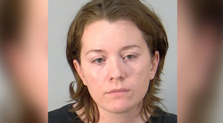 Bảo mẫu bị bắt vì cho bé trai 4 tuổi vào máy sấy quần áo - 1