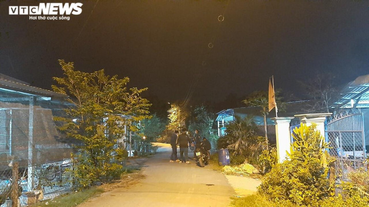 Hàng xóm bé gái 7 tuổi chết bất thường ở TP.HCM nói gì? - 2