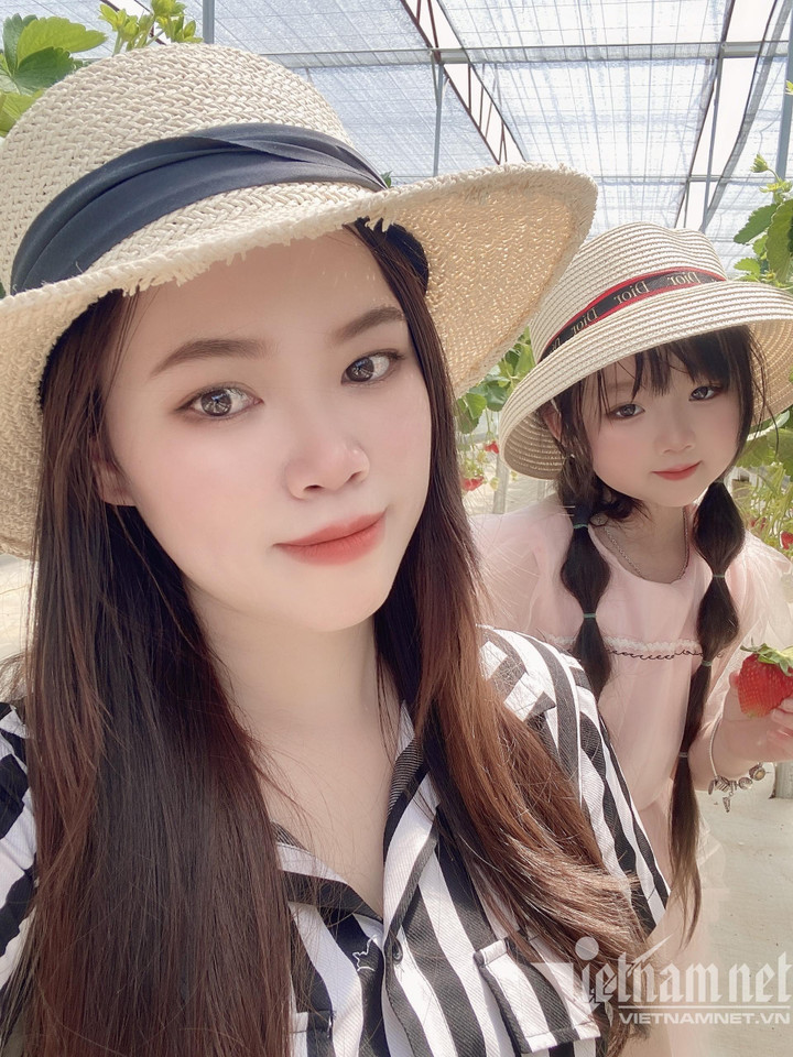 Bé gái xinh như búp bê check-in Đà Lạt gây bão mạng - 12