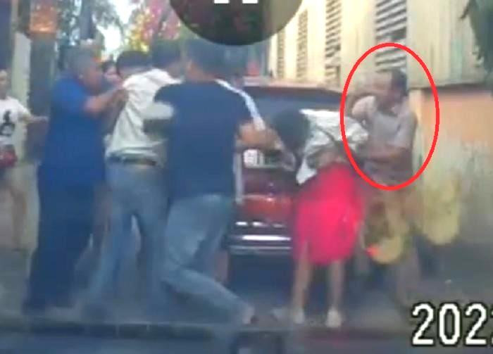 Đội phó Công an Bình Dương bị tố hành hung phụ nữ khi bị nhắc đỗ xe chắn lối đi - 1