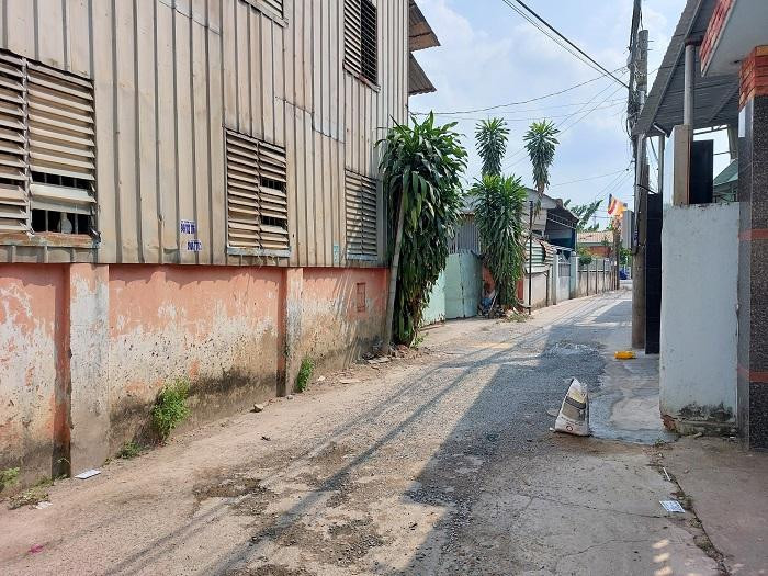 Đội phó Công an Bình Dương bị tố hành hung phụ nữ khi bị nhắc đỗ xe chắn lối đi