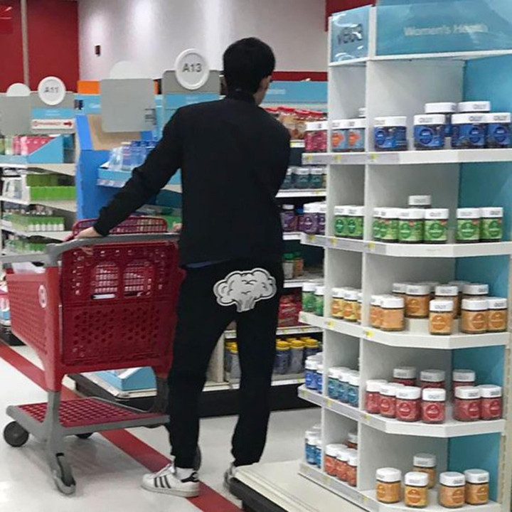 Khi họa tiết trên quần áo 'phản chủ' tạo ra loạt hình ảnh gây đỏ mặt tía tai - 3