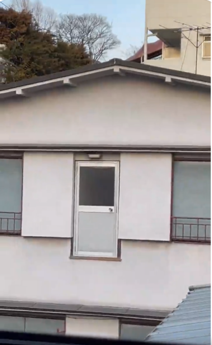 Run rẩy trước những thiết kế cửa bước sai một ly là 'đăng xuất khỏi Trái đất' - 2