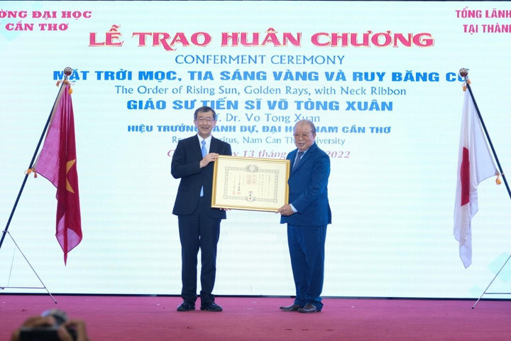 Chính phủ Nhật Bản tặng huân chương 'Mặt trời mọc' cho GS Võ Tòng Xuân - 1