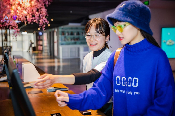 Khám phá ngày làm việc của nhân viên ‘All-in-one’ tại mô hình khách sạn kiểu mới - 1