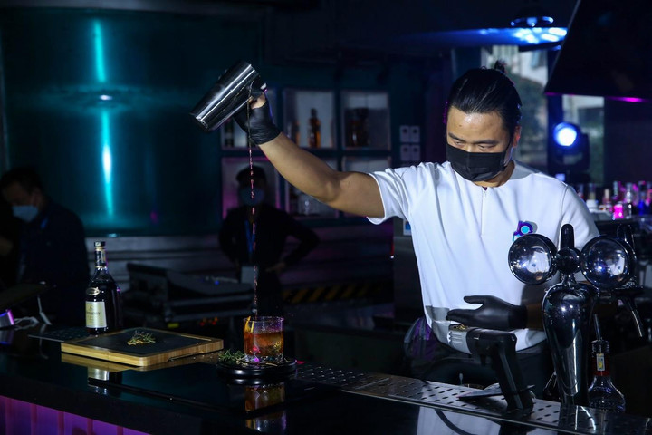 Khám phá ngày làm việc của nhân viên ‘All-in-one’ tại mô hình khách sạn kiểu mới - 3