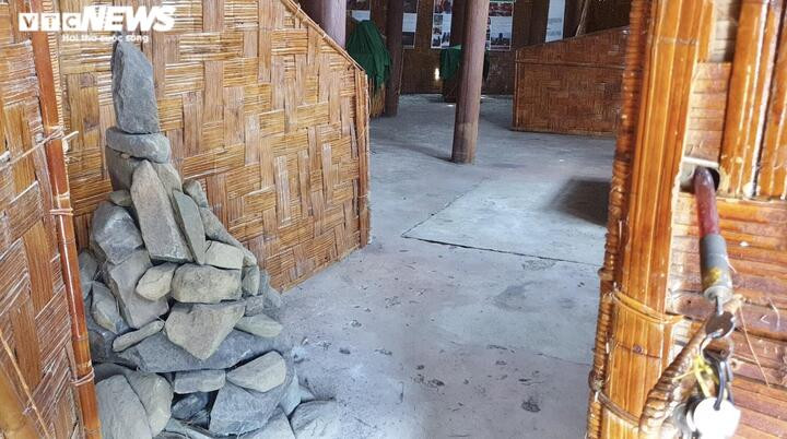 Ảnh: Nhà truyền thống tiền tỷ xuống cấp, dân không có nơi sinh hoạt cộng đồng - 4