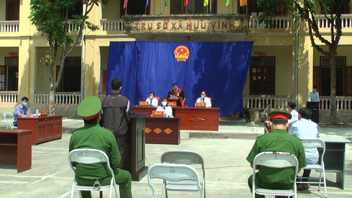 Lĩnh 13 tháng tù vì dùng đá đập thành viên tổ công tác phòng, chống dịch - 2