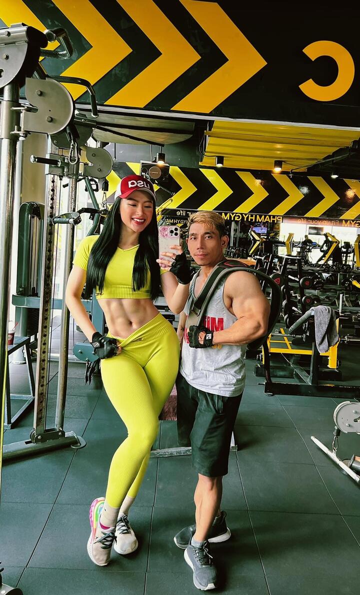 Thân hình cuồn cuộn cơ bắp của Angela Phương Trinh - 8