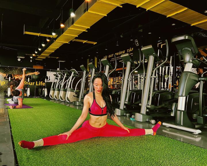 Thân hình cuồn cuộn cơ bắp của Angela Phương Trinh - 4