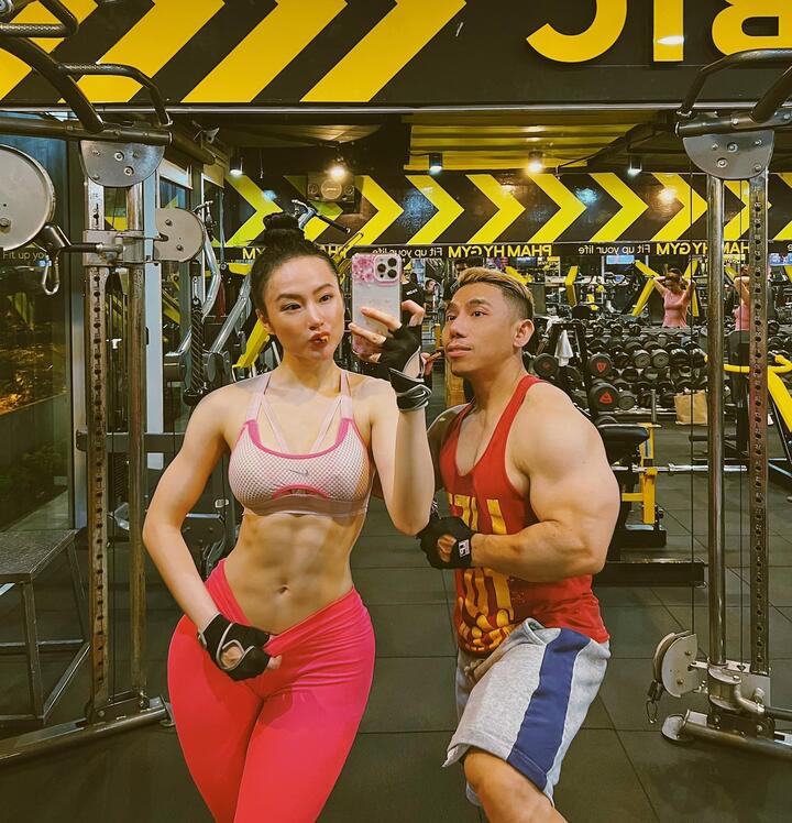 Thân hình cuồn cuộn cơ bắp của Angela Phương Trinh - 5